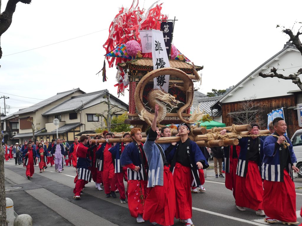 Char du festival omihachiman dans la rue